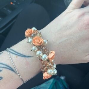 5/$45 Estate Vintage Y2K Chunky Gold Acrylic Rose Floral Faux Pearl Bracelet C3